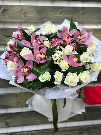 Букет цветов из: Розы и Хризантемы в Лямбирь