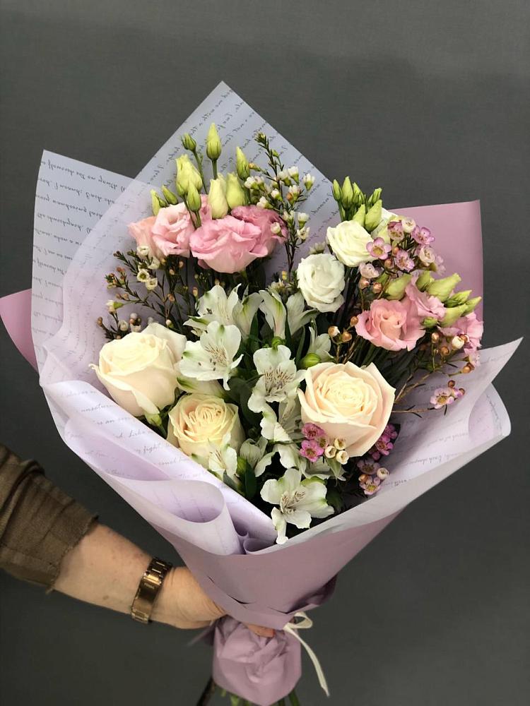 Букет цветов из: Альстромерии, Розы и Лизиантусы в Лямбирь