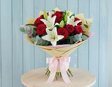Букет цветов из:  Лилии и Розы в Лямбирь