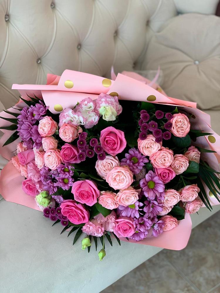 Букет цветов из: Хризантемы, Розы и Лизиантусы в Лямбирь