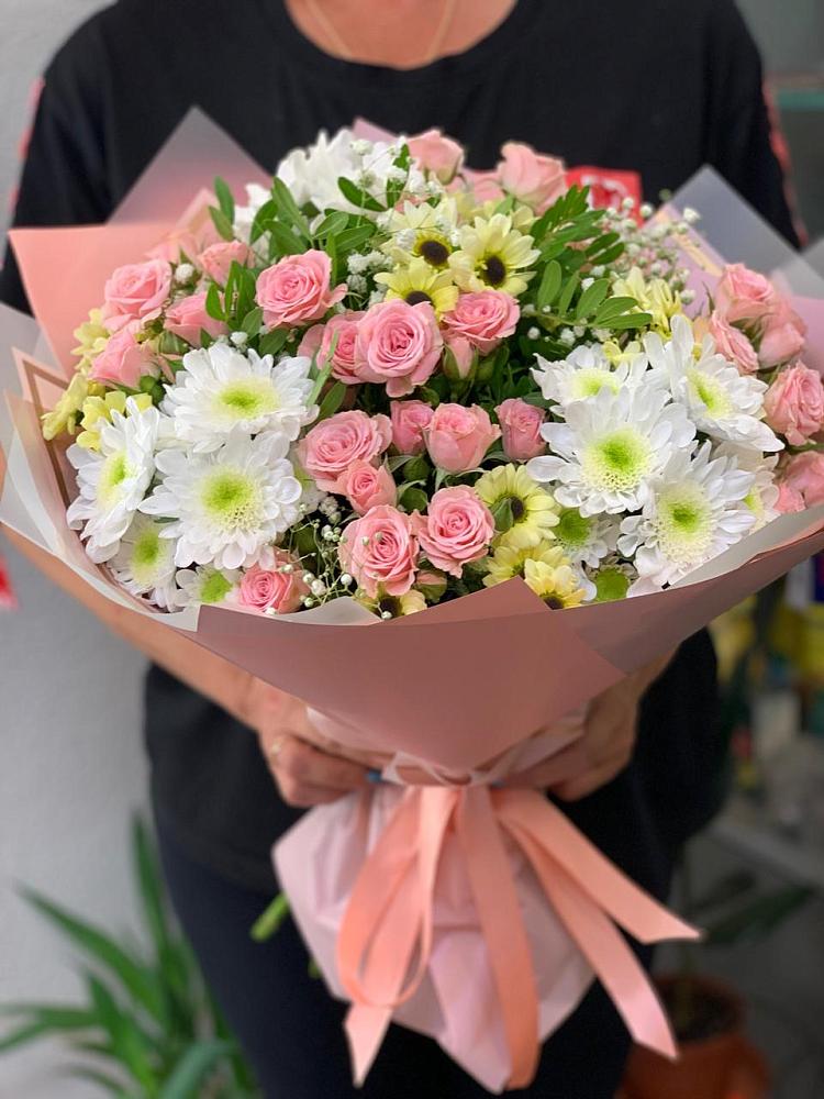 Букет цветов из: Розы и Хризантемы в Лямбирь