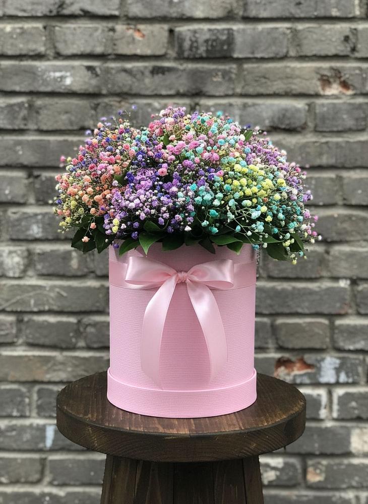 Цветочная композиция из Гипсофила и Розы в шляпной коробке в Лямбирь