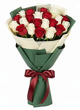 Букет Микс из красных и белых роз в Лямбирь