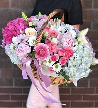 Цветочная композиция из Розы, Хризантемы, Пионы и Лизиантусы в корзине #REPLACE_PRED# Лямбирь