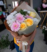 Букет цветов из:  Герберы, Розы и Хризантемы в Лямбирь