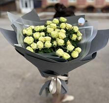 Букет Белые кустовые розы Солинеро в Лямбирь