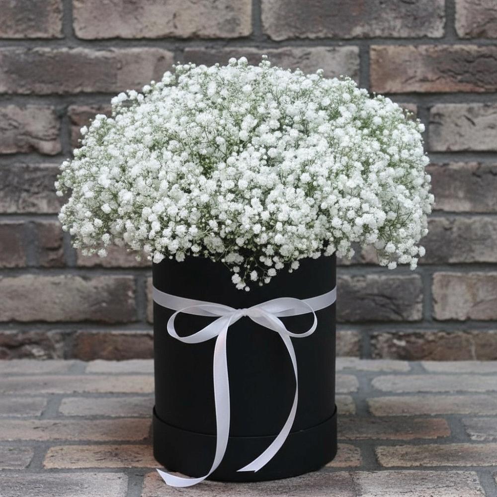 Цветочная композиция из Гипсофила в шляпной коробке в Лямбирь