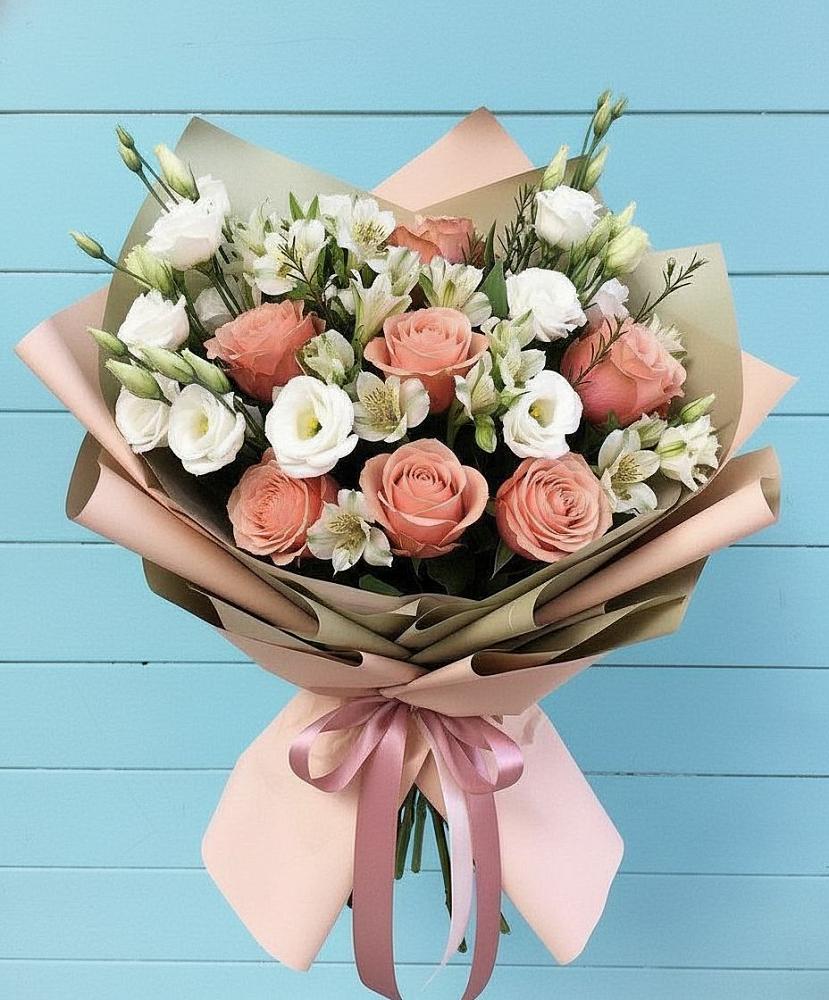 Букет цветов из: Розы, Альстромерии и Лизиантусы в Лямбирь