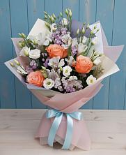 Букет цветов из:  Лизиантусы, Розы, Альстромерии и Гипсофила в Лямбирь