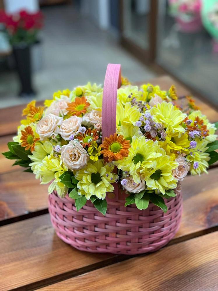 Цветочная композиция из Хризантемы и Розы в корзине в Лямбирь