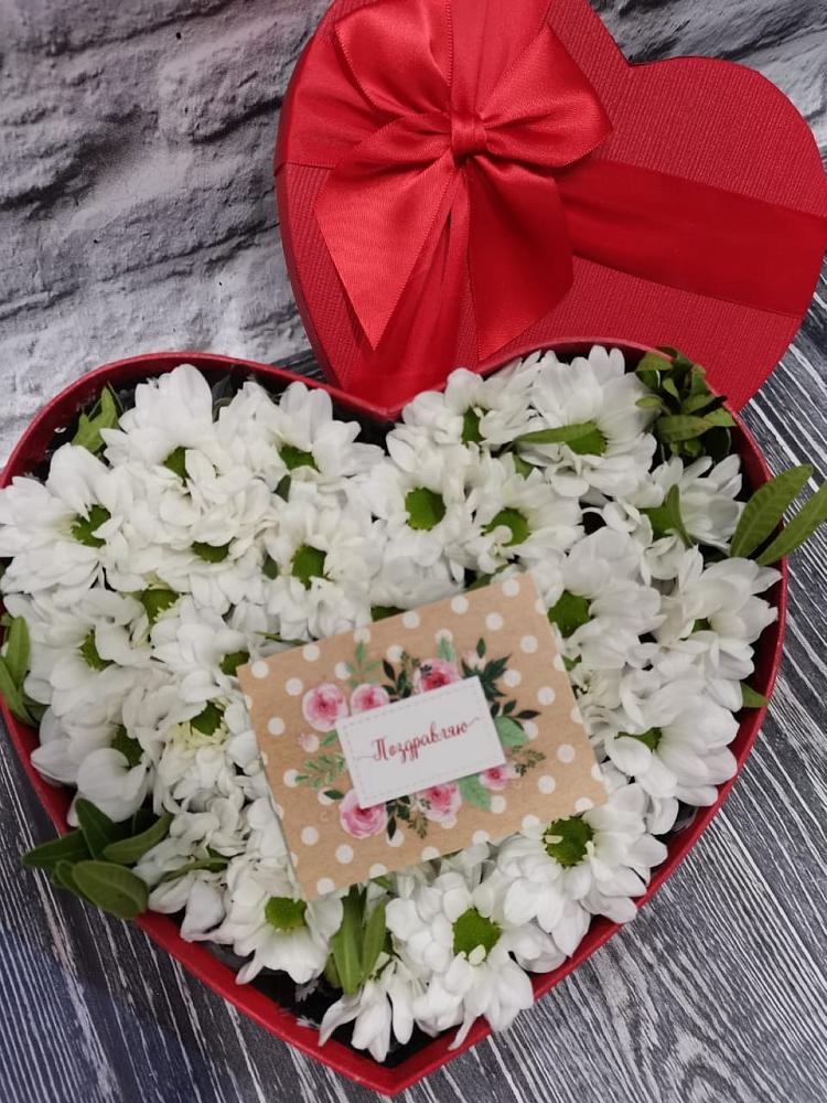 Цветочная композиция из Хризантемы в виде сердца в Лямбирь