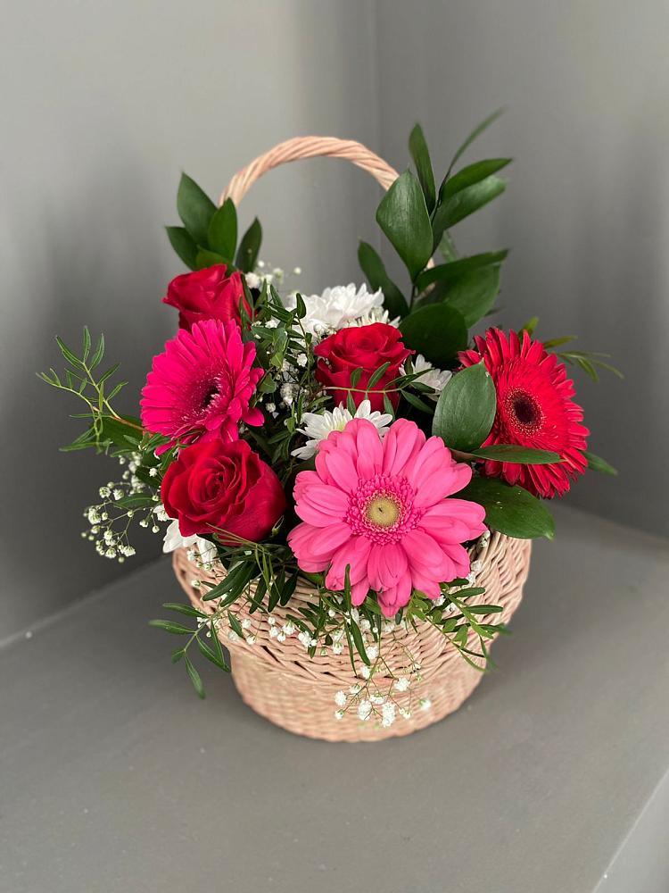Цветочная композиция из Розы, Хризантемы и Герберы в корзине в Лямбирь