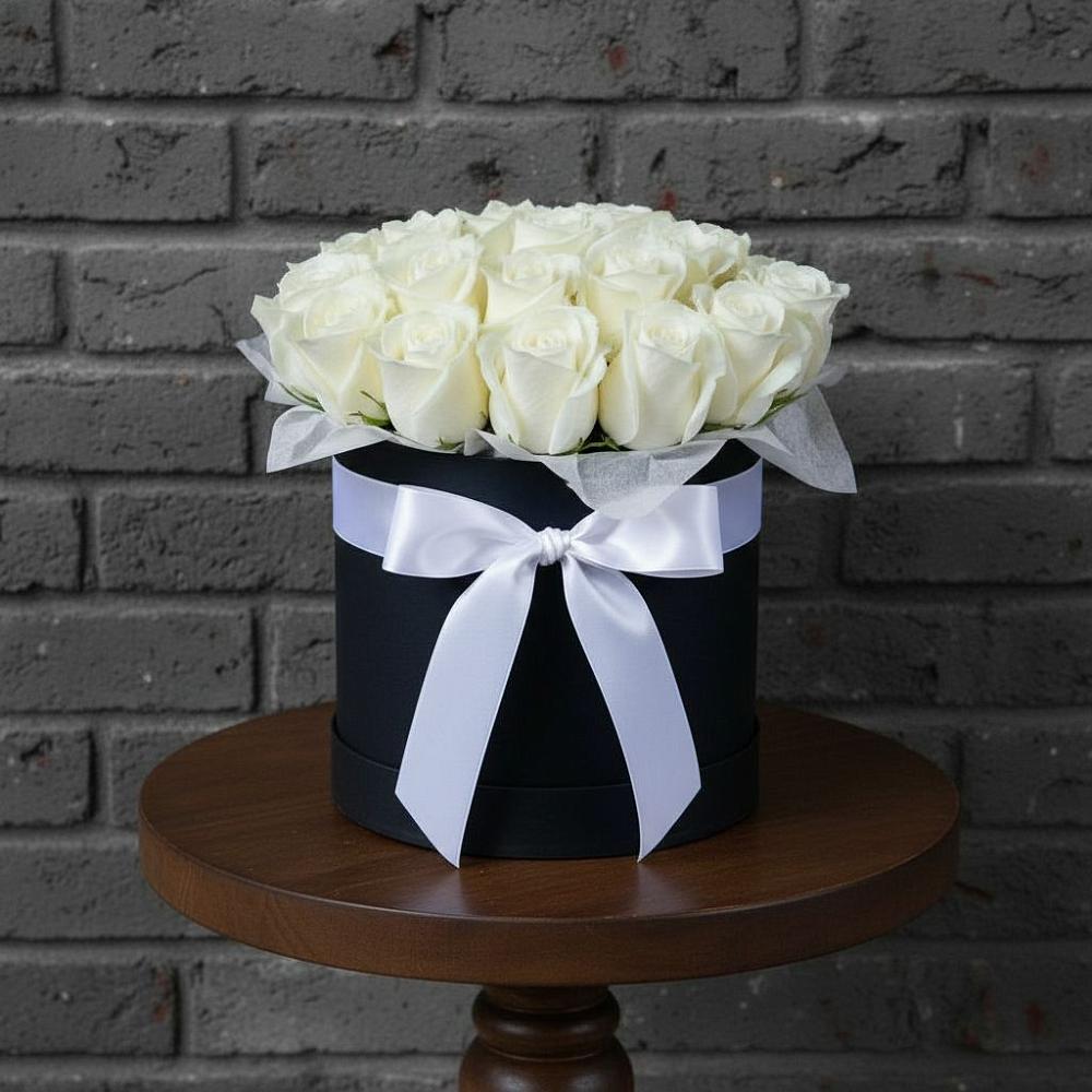 Цветочная композиция из Розы в шляпной коробке в Лямбирь