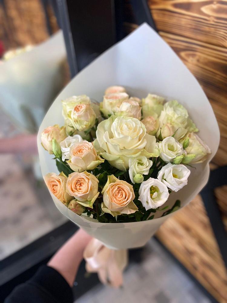 Букет цветов из: Розы и Лизиантусы в Лямбирь