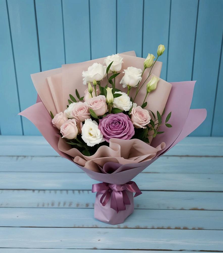 Букет цветов из: Розы и Лизиантусы в Лямбирь